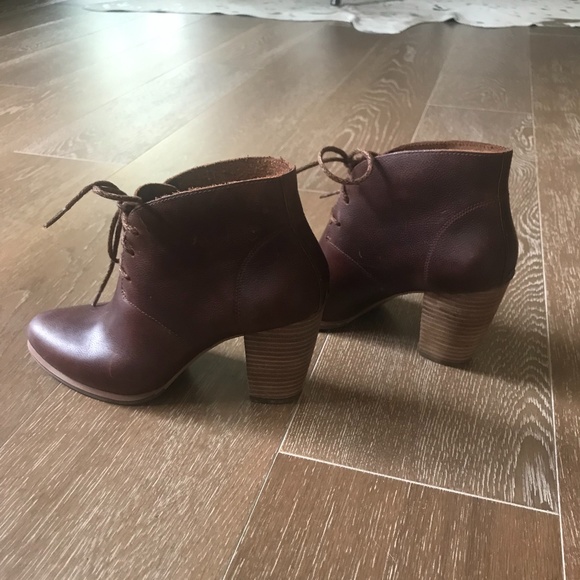 UGG Heeled Lace Boots - Picture 3 of 6